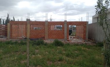 Dúplex a Estrenar 2 Dormitorios Barrio Tierra Mansa, Centenario, con Losa Radiante y Parrilla