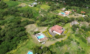 PROPIEDAD DE 3064M2 DE TERRENO EN VENTA EN YUNGUILLA
