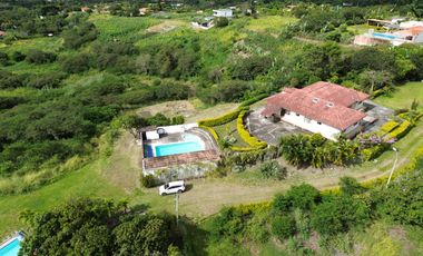 PROPIEDAD DE 3064M2 DE TERRENO EN VENTA EN YUNGUILLA