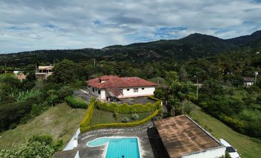 PROPIEDAD DE 3064M2 DE TERRENO EN VENTA EN YUNGUILLA
