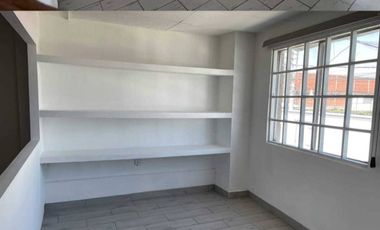 RENTA BODEGA PEQUEÑA CON OFICINAS