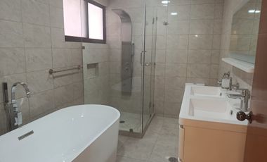 Residencia Moderna en Coyoacán: Diseño, Confort y Seguridad