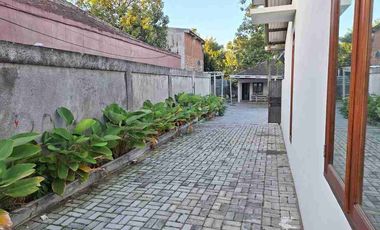 Dijual 2 Rumah Terawat Halaman Luas di Cihanjuang Cimahi Kota