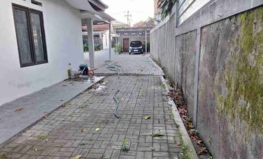 Dijual 2 Rumah Terawat Halaman Luas di Cihanjuang Cimahi Kota