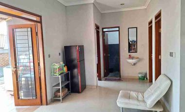 Dijual 2 Rumah Terawat Halaman Luas di Cihanjuang Cimahi Kota