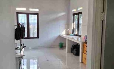 Dijual 2 Rumah Terawat Halaman Luas di Cihanjuang Cimahi Kota
