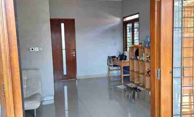 Dijual 2 Rumah Terawat Halaman Luas di Cihanjuang Cimahi Kota