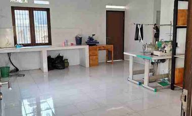 Dijual 2 Rumah Terawat Halaman Luas di Cihanjuang Cimahi Kota