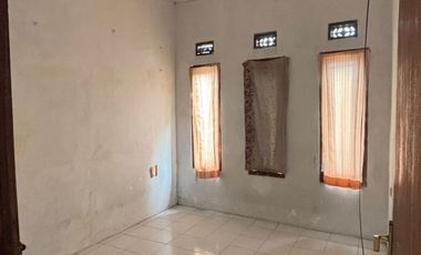 DIKONTRAKAN RUMAH KOMPLEK CISARANTEN KULON ARCAMANIK ANTAPANI