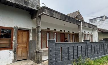DIKONTRAKAN RUMAH KOMPLEK CISARANTEN KULON ARCAMANIK ANTAPANI