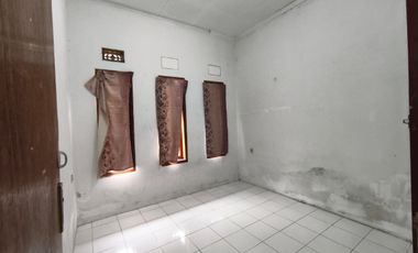 DIKONTRAKAN RUMAH KOMPLEK CISARANTEN KULON ARCAMANIK ANTAPANI