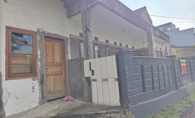 DIKONTRAKAN RUMAH KOMPLEK CISARANTEN KULON ARCAMANIK ANTAPANI