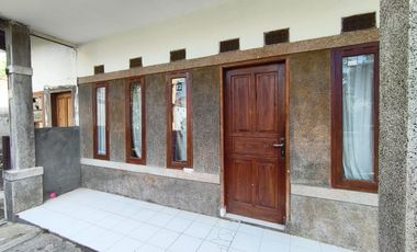 DIKONTRAKAN RUMAH KOMPLEK CISARANTEN KULON ARCAMANIK ANTAPANI