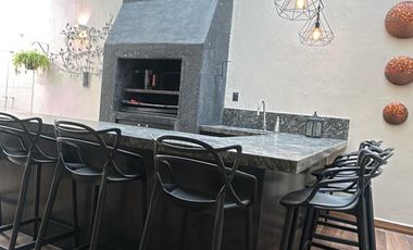 Casa Única en Esquina Frente a Parque, Amueblada | 4 Recámaras | Terraza con Asador & Jacuzzi | en Jardín Real