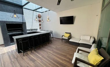 Casa Única en Esquina Frente a Parque, Amueblada | 4 Recámaras | Terraza con Asador & Jacuzzi | en Jardín Real