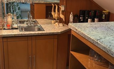 Casa Única en Esquina Frente a Parque, Amueblada | 4 Recámaras | Terraza con Asador & Jacuzzi | en Jardín Real
