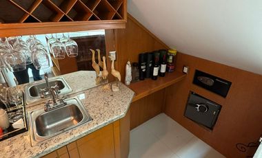 Casa Única en Esquina Frente a Parque, Amueblada | 4 Recámaras | Terraza con Asador & Jacuzzi | en Jardín Real