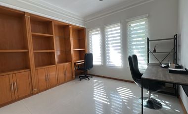 Casa Única en Esquina Frente a Parque, Amueblada | 4 Recámaras | Terraza con Asador & Jacuzzi | en Jardín Real