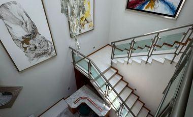 Casa Única en Esquina Frente a Parque, Amueblada | 4 Recámaras | Terraza con Asador & Jacuzzi | en Jardín Real