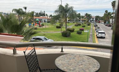 Casa Única en Esquina Frente a Parque, Amueblada | 4 Recámaras | Terraza con Asador & Jacuzzi | en Jardín Real