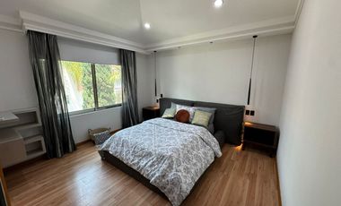 Casa Única en Esquina Frente a Parque, Amueblada | 4 Recámaras | Terraza con Asador & Jacuzzi | en Jardín Real