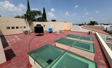Casa Única en Esquina Frente a Parque, Amueblada | 4 Recámaras | Terraza con Asador & Jacuzzi | en Jardín Real