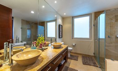Beachfront Living en Punta de Mita | Amplio Condominio con Vistas Espectaculares