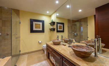 Beachfront Living en Punta de Mita | Amplio Condominio con Vistas Espectaculares