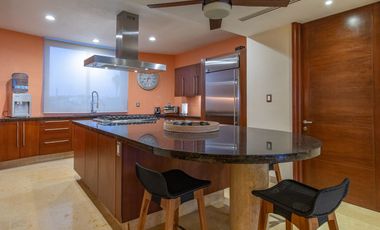 Beachfront Living en Punta de Mita | Amplio Condominio con Vistas Espectaculares