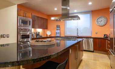 Beachfront Living en Punta de Mita | Amplio Condominio con Vistas Espectaculares