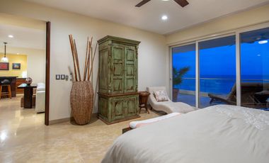 Beachfront Living en Punta de Mita | Amplio Condominio con Vistas Espectaculares