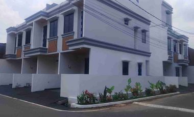 Rumah Modern harga Murah di setia Budi Jakarta Selatan lokasi strategis