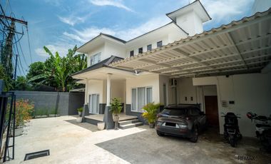 Villa Mewah 4 Kamar Tidur Disewakan, di Kesiman Kertalangu Area