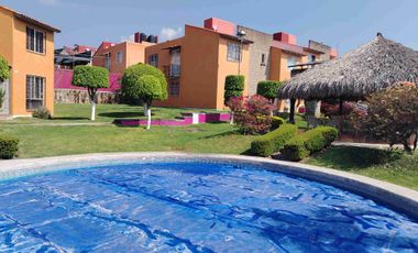 Impecable casa en condominio con alberca caliente, palapa y vigilancia