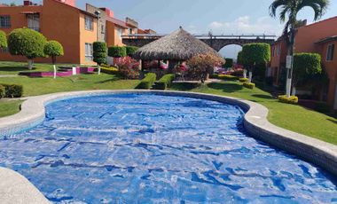 Impecable casa en condominio con alberca caliente, palapa y vigilancia