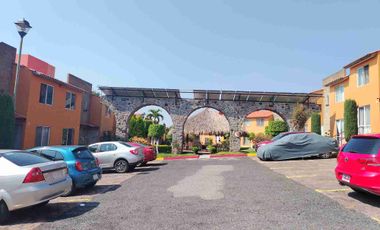Impecable casa en condominio con alberca caliente, palapa y vigilancia
