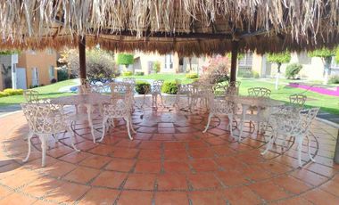 Impecable casa en condominio con alberca caliente, palapa y vigilancia