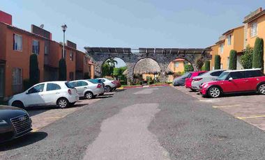 Impecable casa en condominio con alberca caliente, palapa y vigilancia