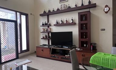Disewakan Rumah Pakuwon Indah Suraba Barat dekat Supermall Graha Family