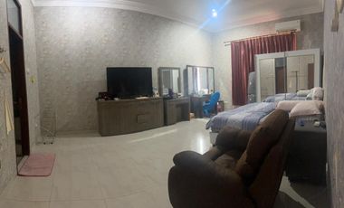 Disewakan Rumah Pakuwon Indah Suraba Barat dekat Supermall Graha Family