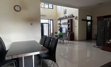 Disewakan Rumah Pakuwon Indah Suraba Barat dekat Supermall Graha Family