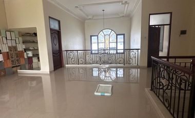 Disewakan Rumah Pakuwon Indah Suraba Barat dekat Supermall Graha Family