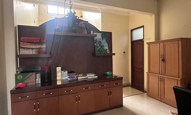 Disewakan Rumah Pakuwon Indah Suraba Barat dekat Supermall Graha Family