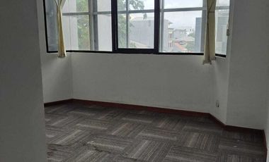579. Disewakan Ruko 4 Lantai Sultan Iskandar Muda Pondok Indah – Lokasi Elite Jakarta Selatan Siap Pakai