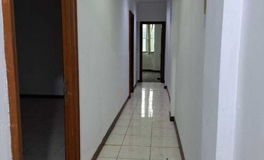 579. Disewakan Ruko 4 Lantai Sultan Iskandar Muda Pondok Indah – Lokasi Elite Jakarta Selatan Siap Pakai