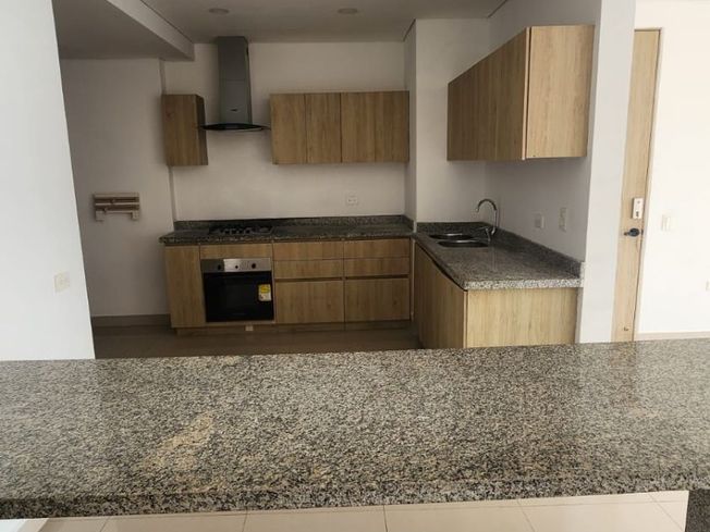 🏙️ ¡Vive el lujo y la amplitud en Bocagrande! Se vende espectacular apartamento en piso 6, ideal para quienes buscan comodidad, ubicación privilegiada y espacios generosos.