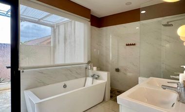 Rumah Modern Tropical Cipete Jaksel, Cluster One Gate, Kolam Renang, Furnished