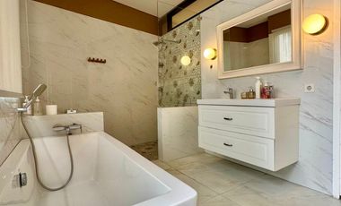 Rumah Modern Tropical Cipete Jaksel, Cluster One Gate, Kolam Renang, Furnished