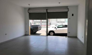 Local comercial en renta en ubicación estratégica, frente al coliseo de Ibarra! 🚗🏍️