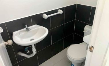 Local comercial en renta en ubicación estratégica, frente al coliseo de Ibarra! 🚗🏍️